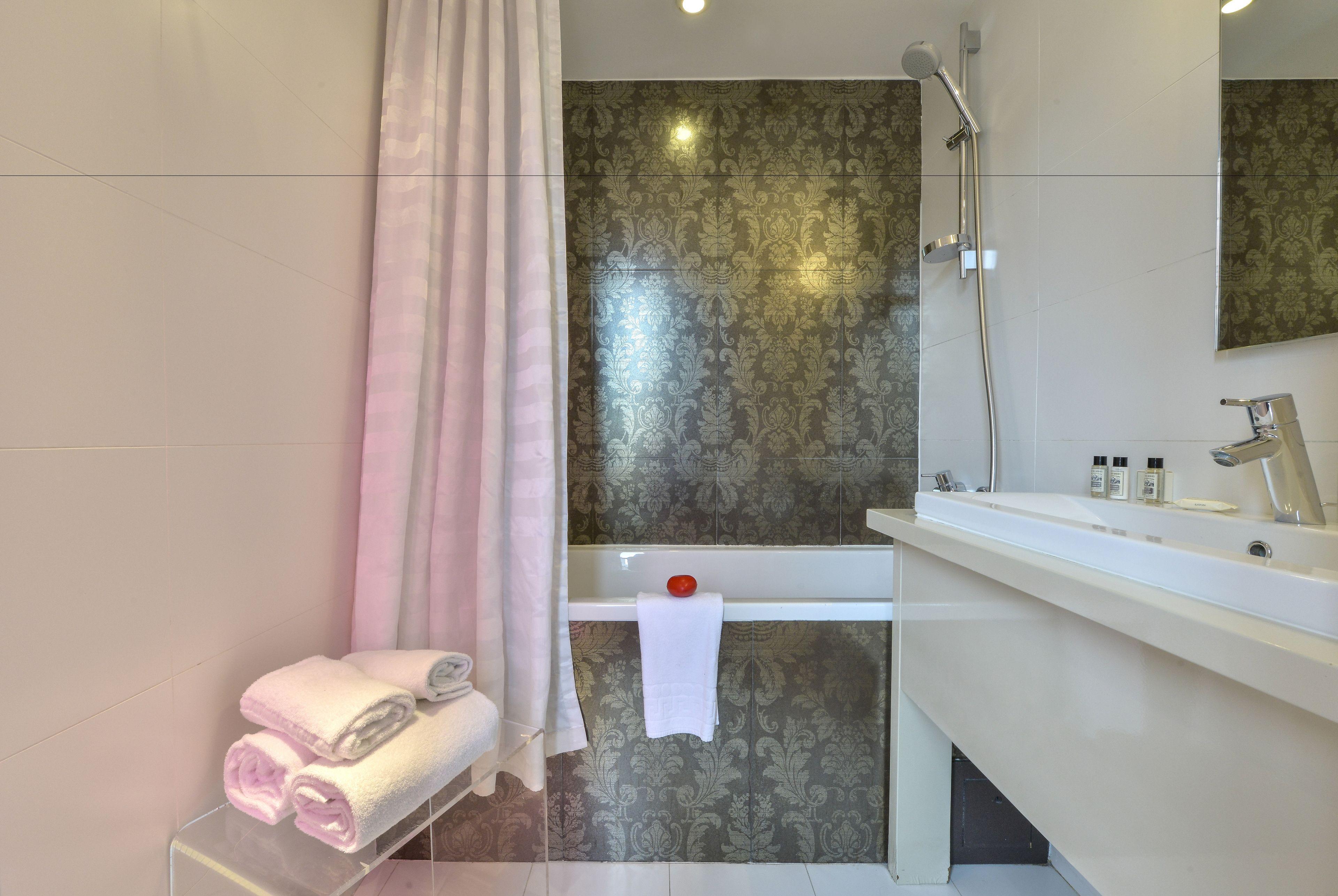 Hotel Le Quartier Bercy-square 3*